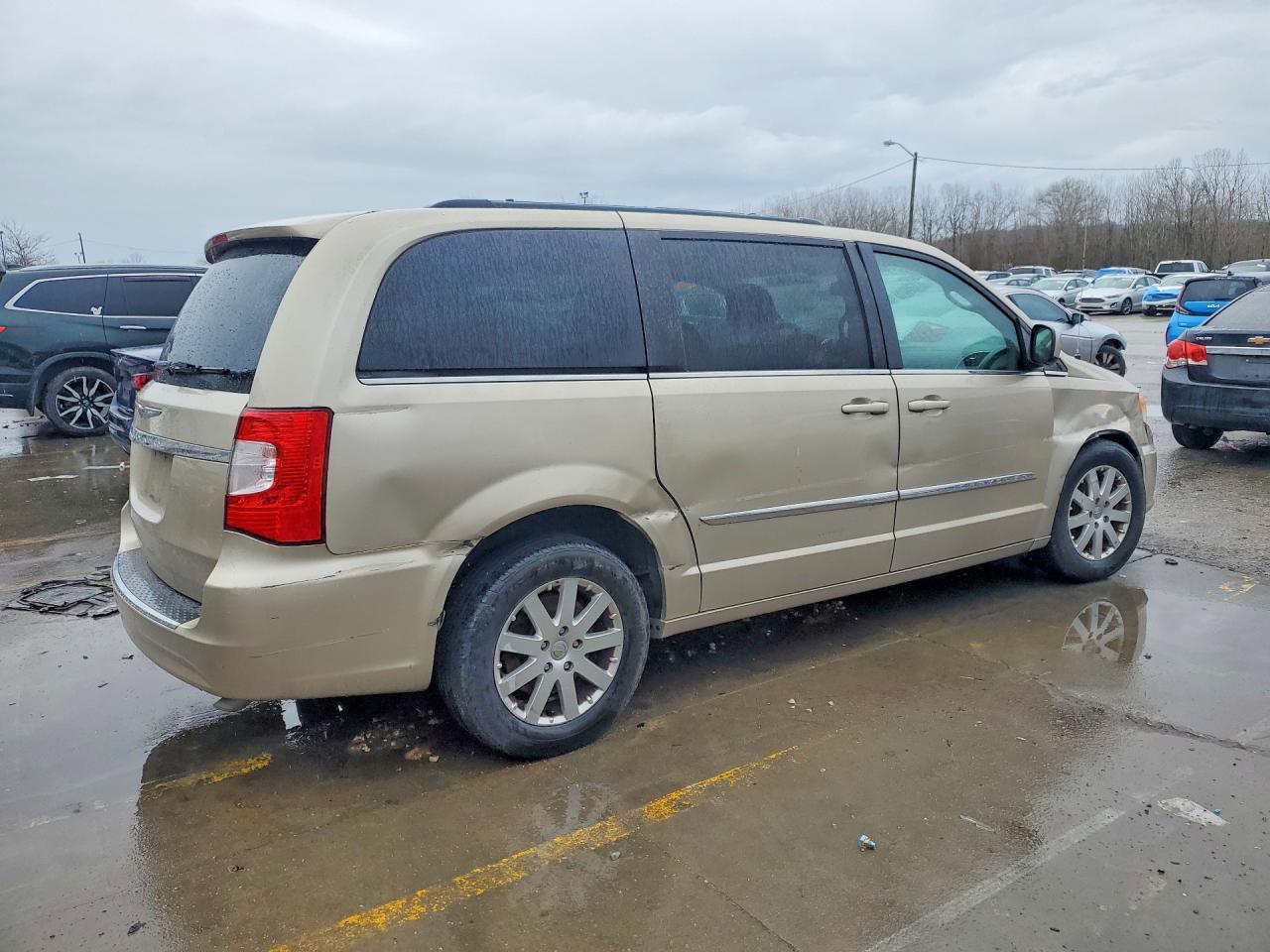 2015 Chrysler Town & Country Touring - Фото 3