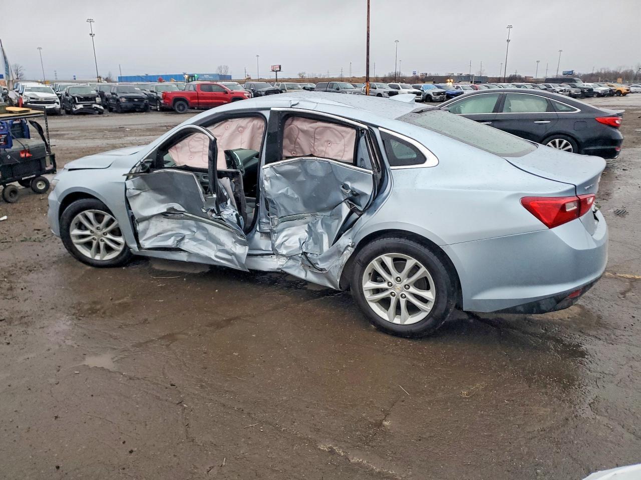2018 Chevrolet Malibu Lt - Image 2