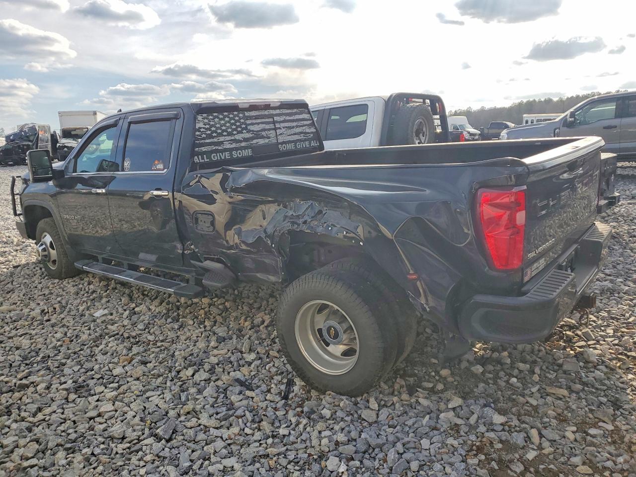 2022 Chevrolet Silverado K3500 High Country - Фото 2