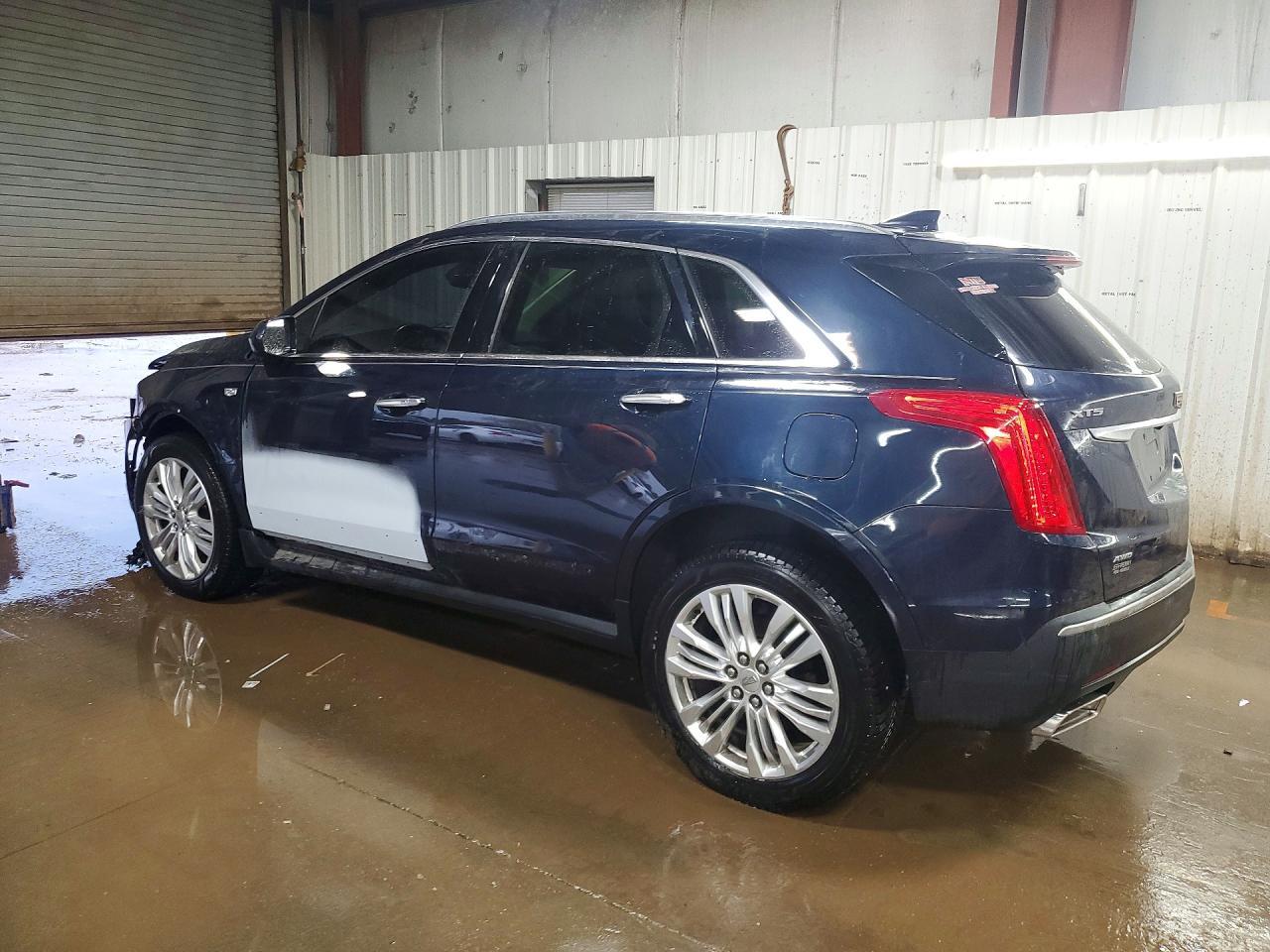 2017 Cadillac Xt5 Premium Luxury - Image 2