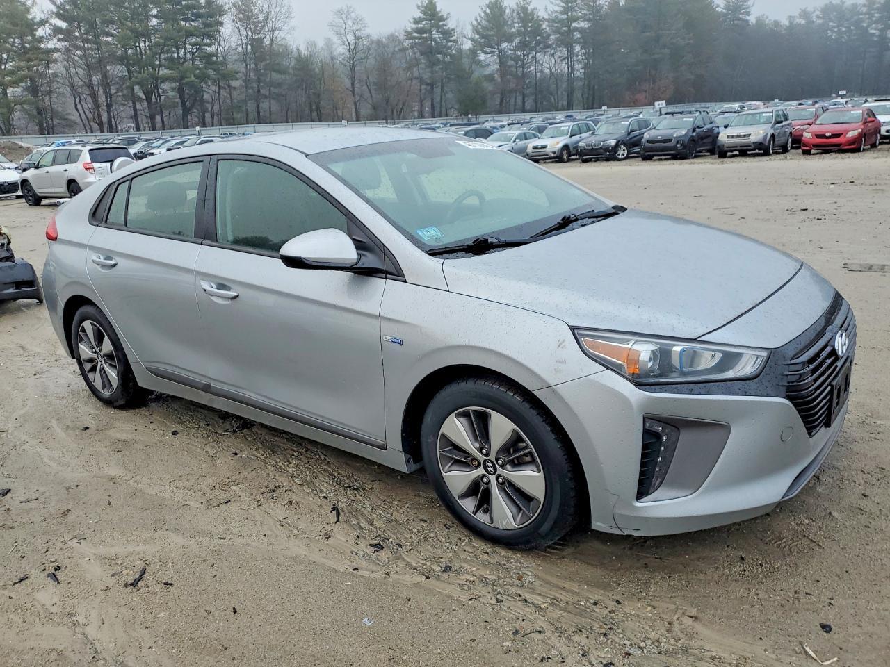 2019 Hyundai Ioniq Plug-In Hybrid Base - Фото 4