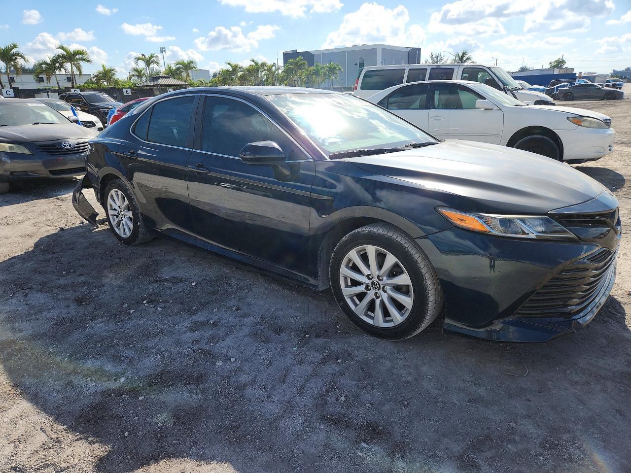 2020 Toyota Camry Le - Фото 4