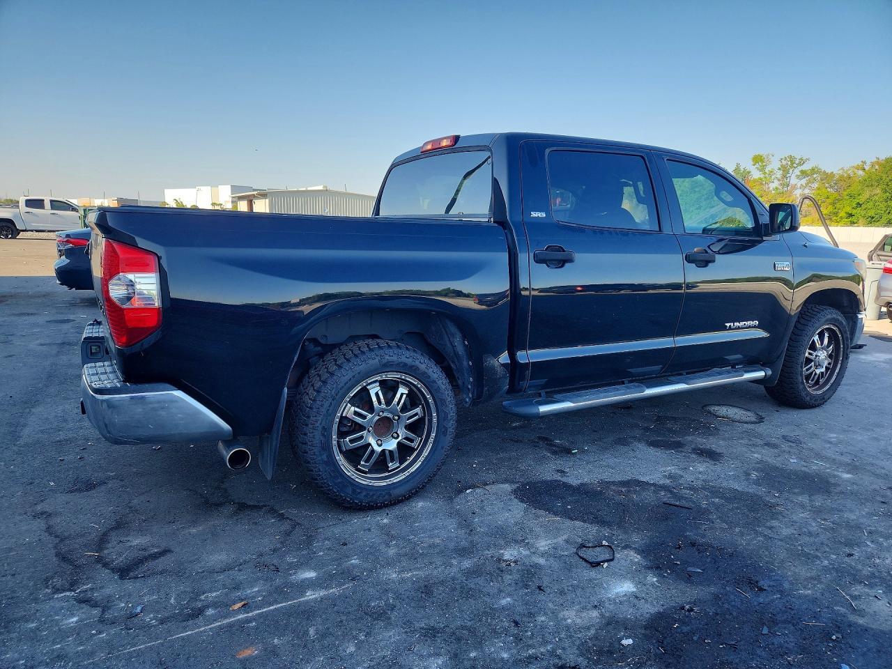 2014 Toyota Tundra Sr5 - Image 3