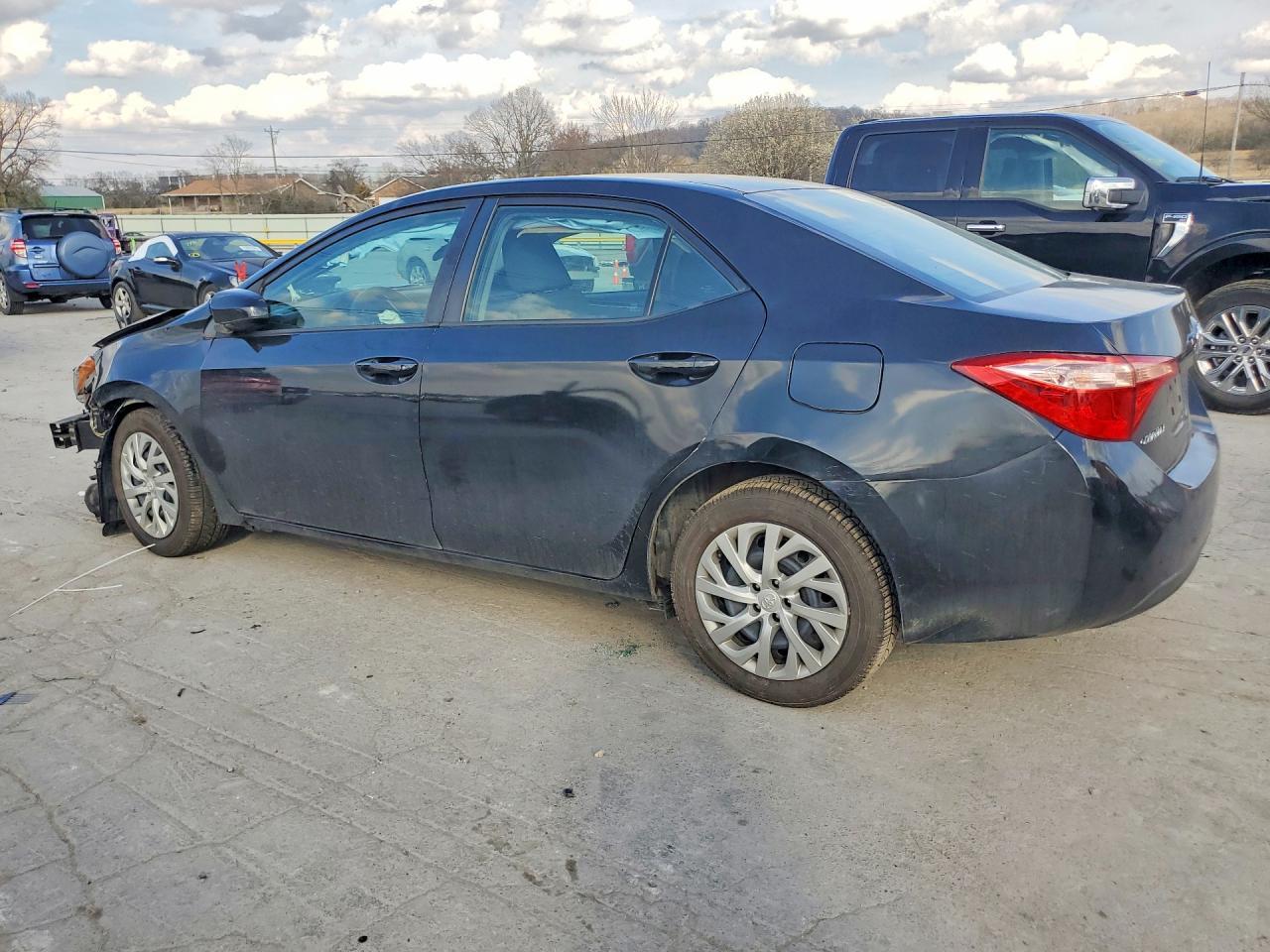 2019 Toyota Corolla Le - Фото 2
