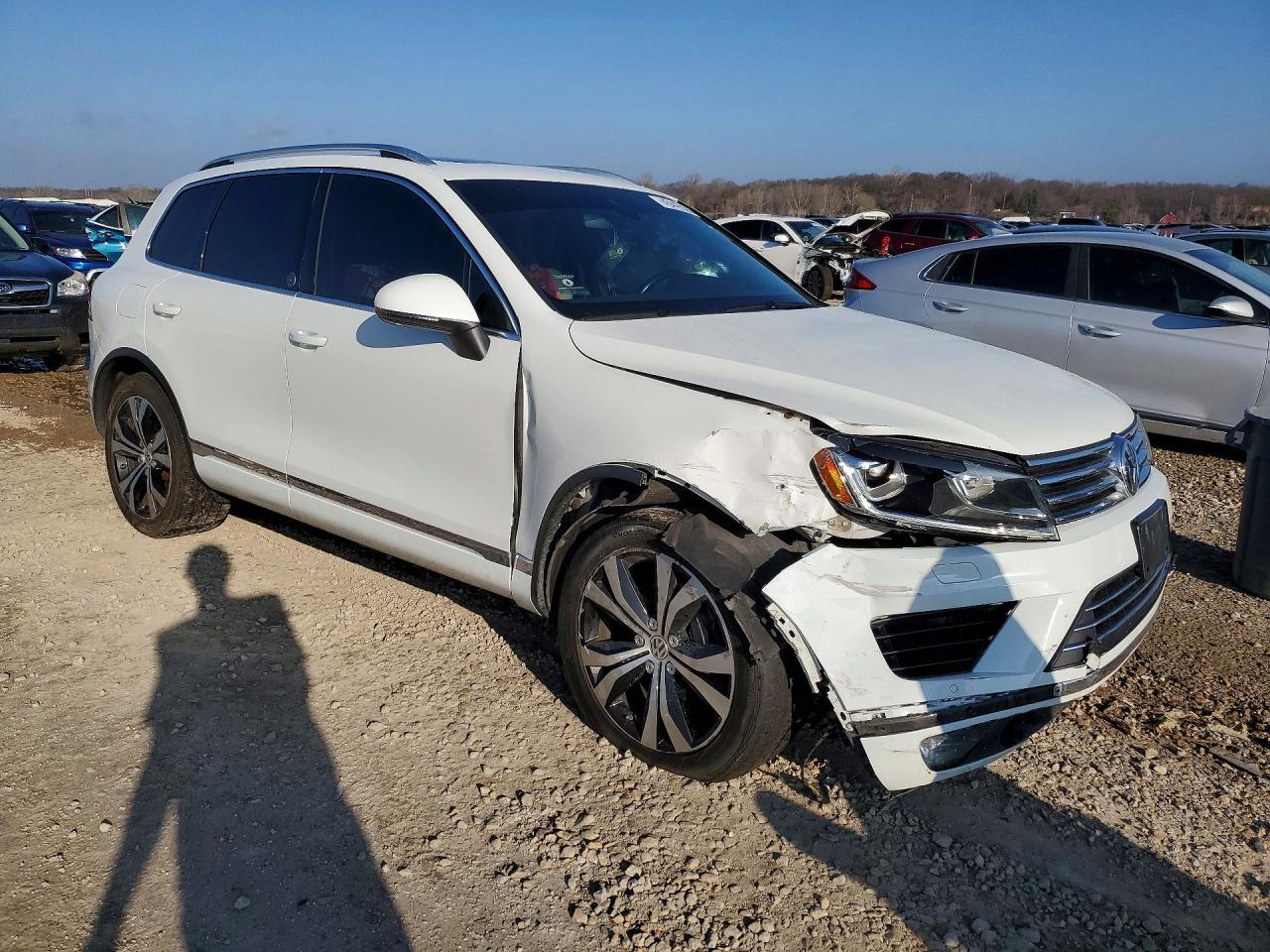 2017 Volkswagen Touareg Wolfsburg - Image 4
