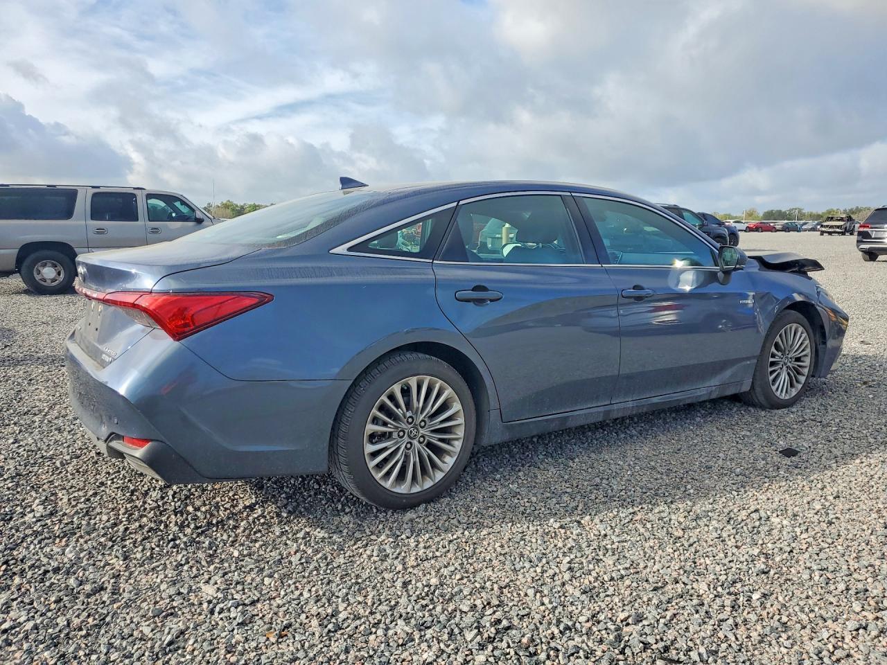 2019 Toyota Avalon Hybrid Limited - Фото 3