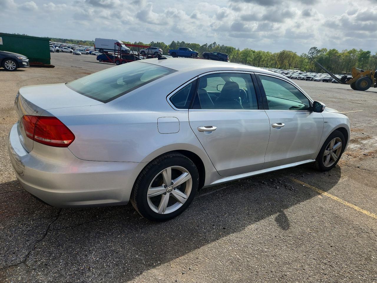 2015 Volkswagen Passat S - Image 3