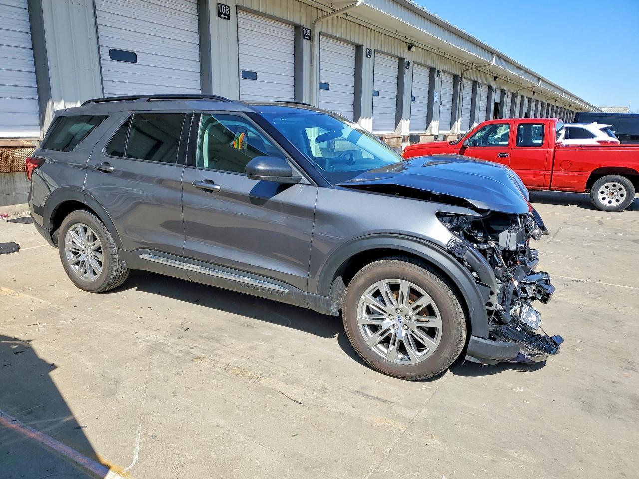 2025 Ford Explorer Active - Фото 4