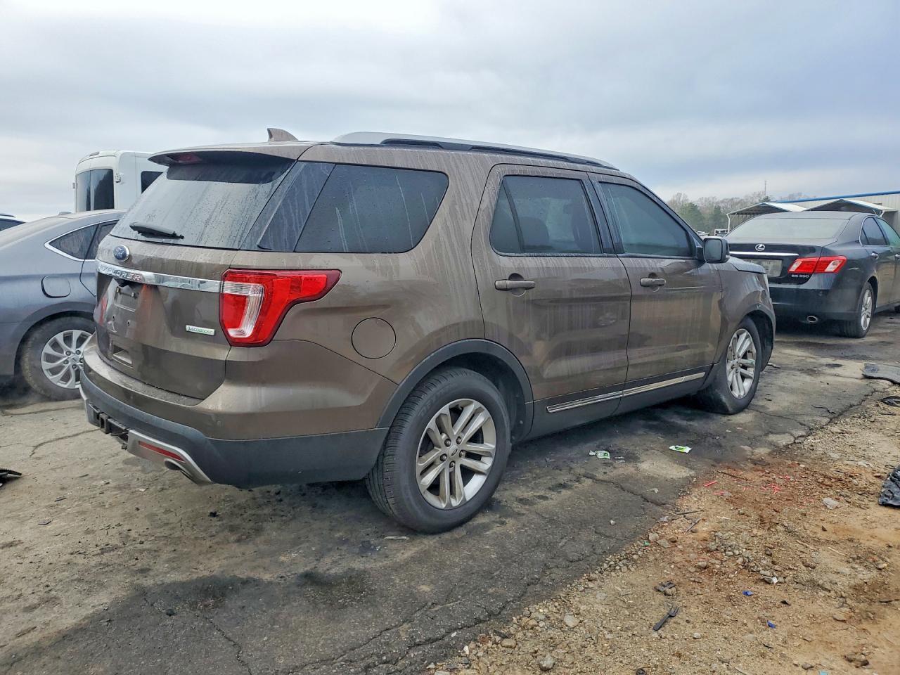 2016 Ford Explorer - Image 3