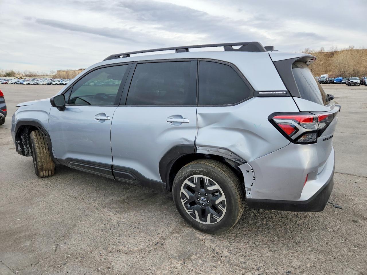 2025 Subaru Forester Premium - Фото 2