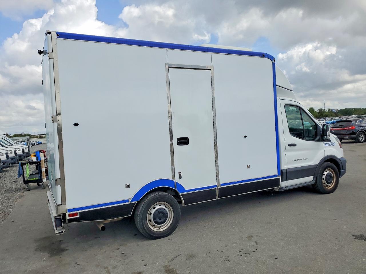 2020 Ford Transit Delivery Truck - Фото 3
