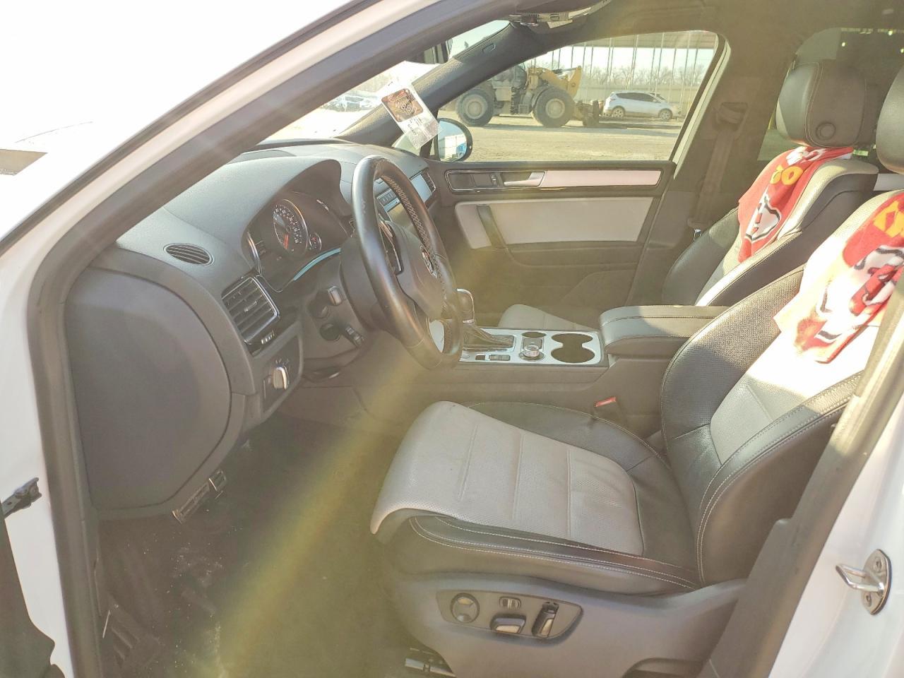 2017 Volkswagen Touareg Wolfsburg - Image 7