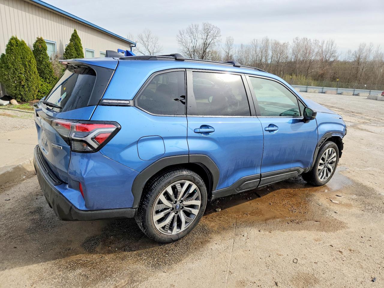 2025 Subaru Forester Touring - Фото 3