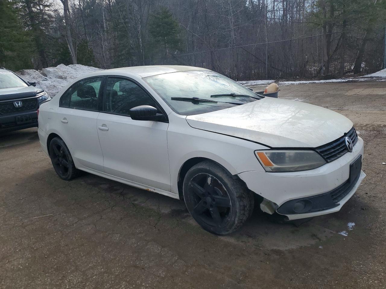 2013 Volkswagen Jetta Base - Image 4