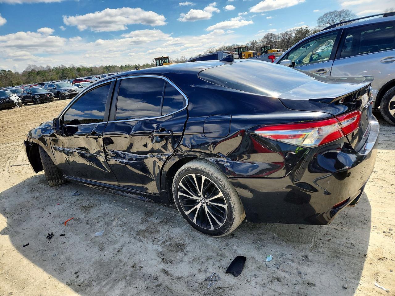 2019 Toyota Camry Se - Image 2