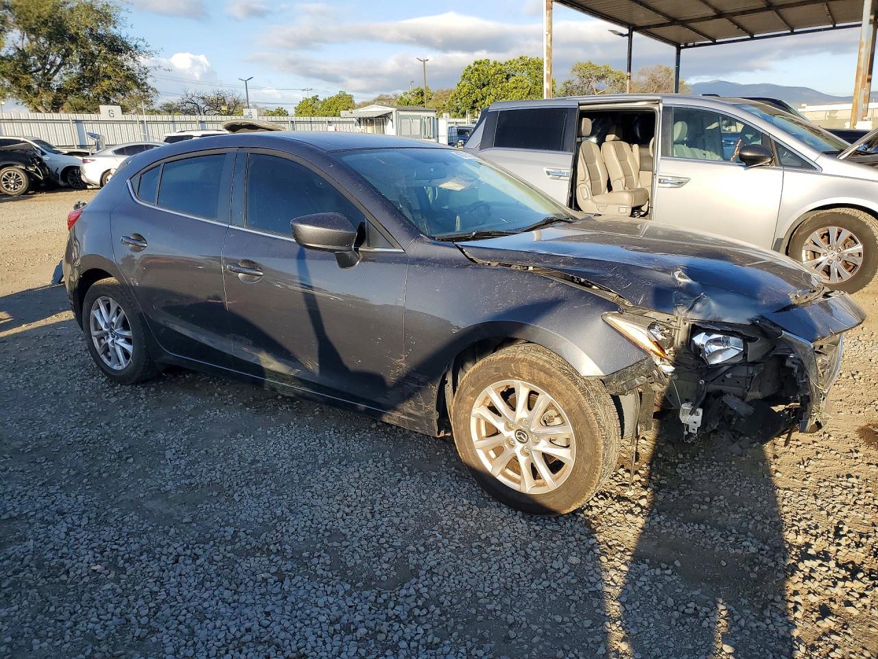 2015 Mazda 3 Touring - Image 4
