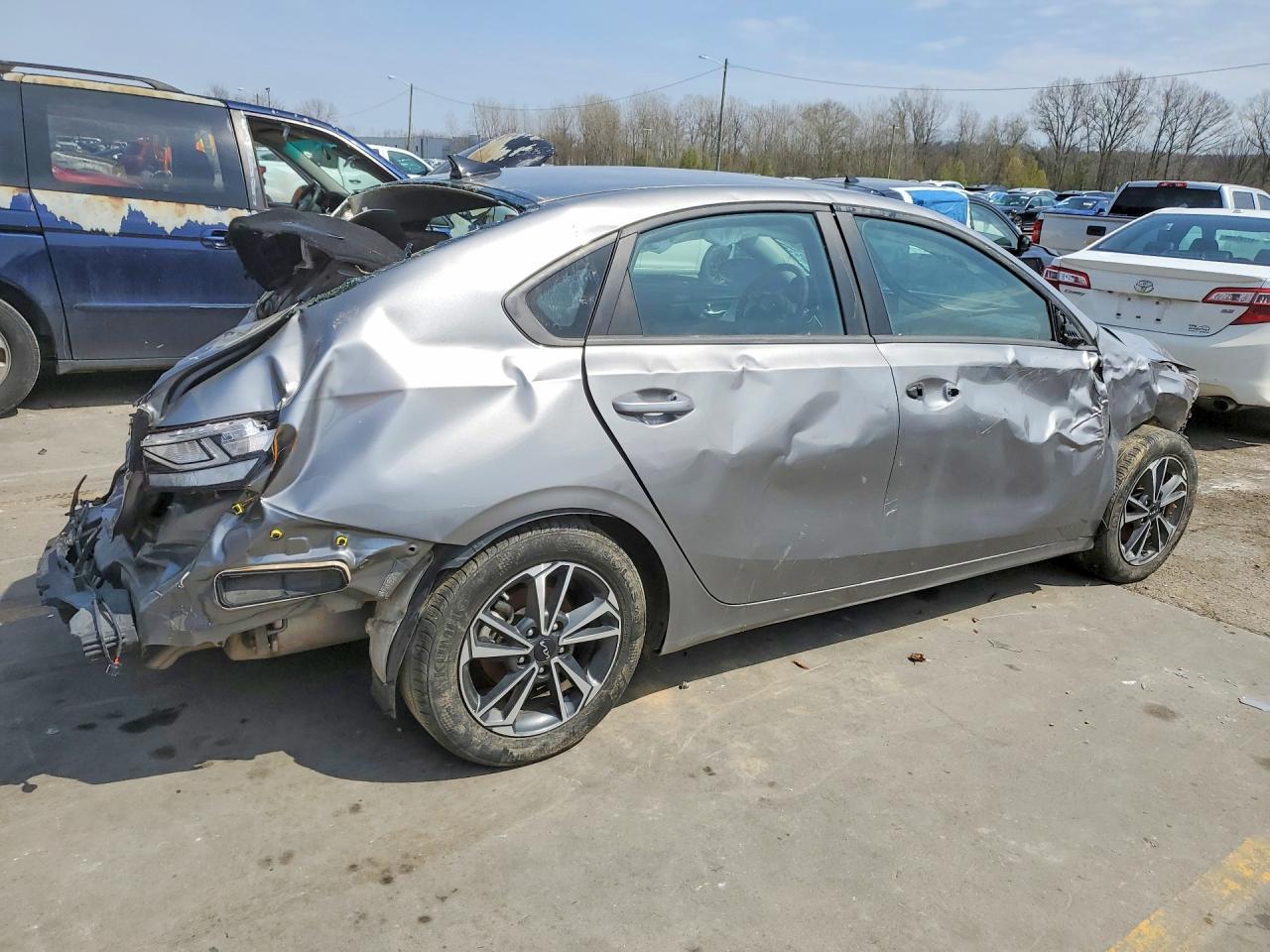 2024 Kia Forte Lxs - Фото 3