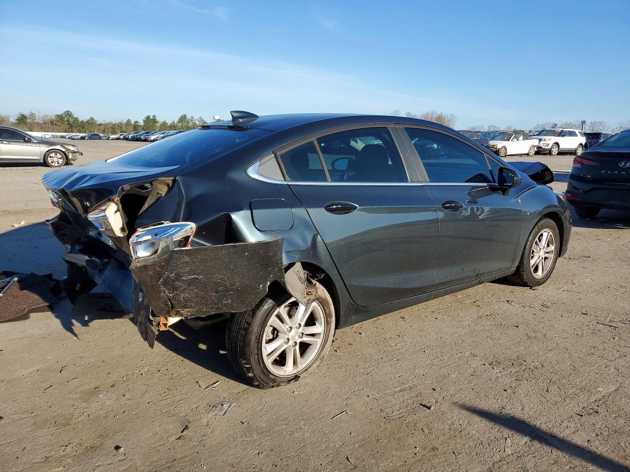 2017 Chevrolet Cruze Lt - Image 3