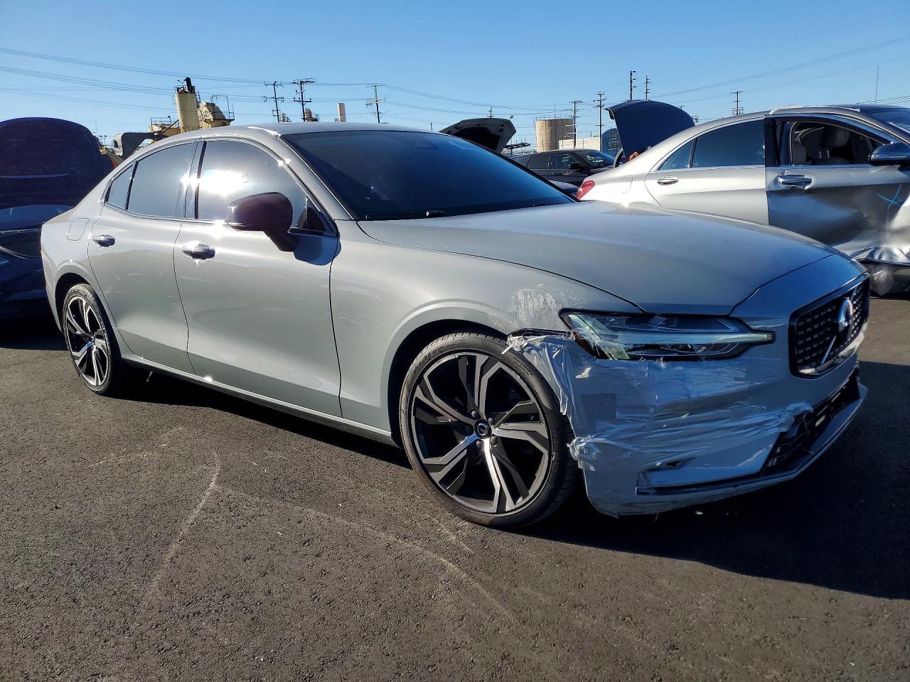 2024 Volv S60 - Image 4
