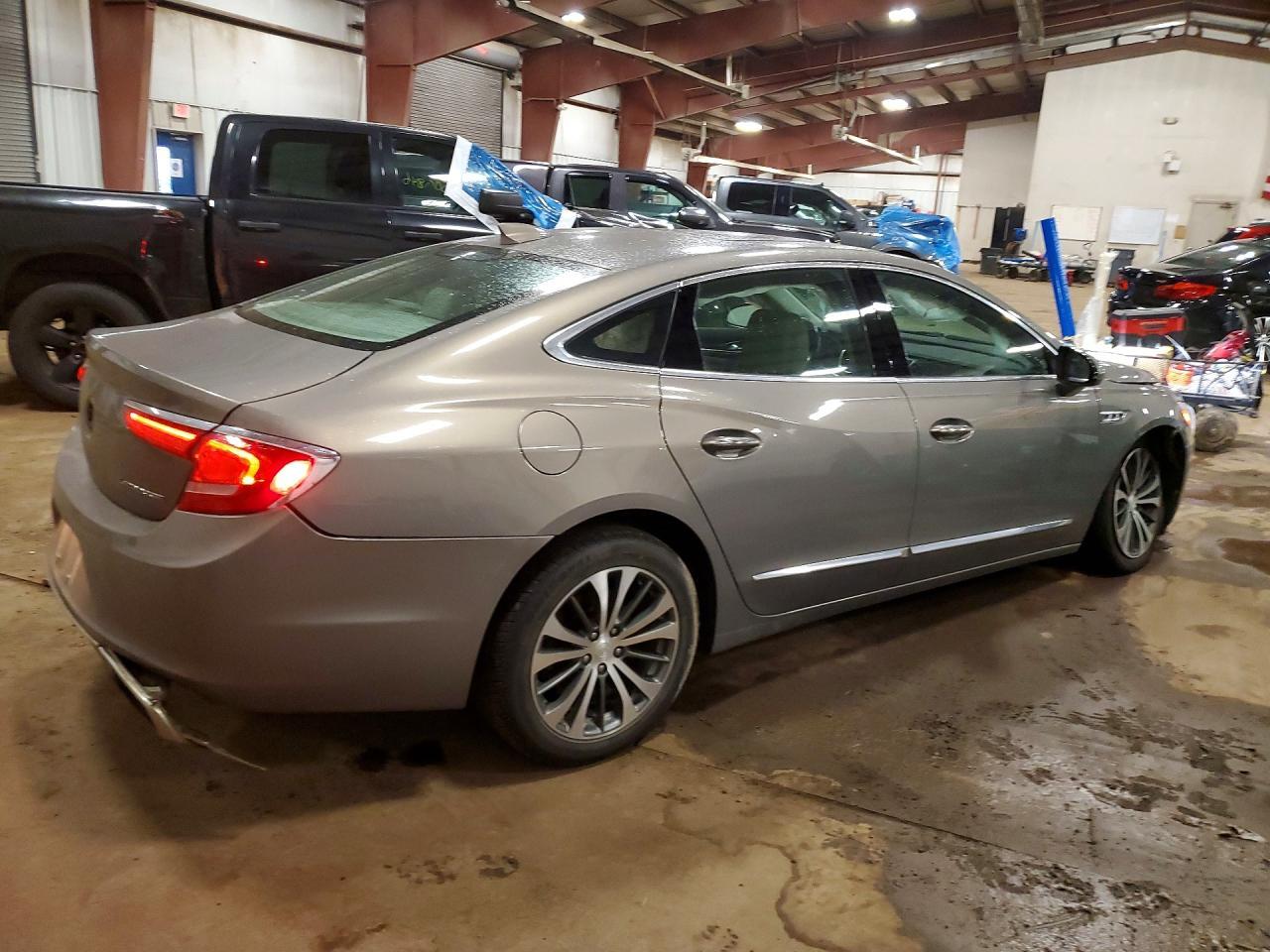 2017 Buick Lacrosse Essence - Image 3