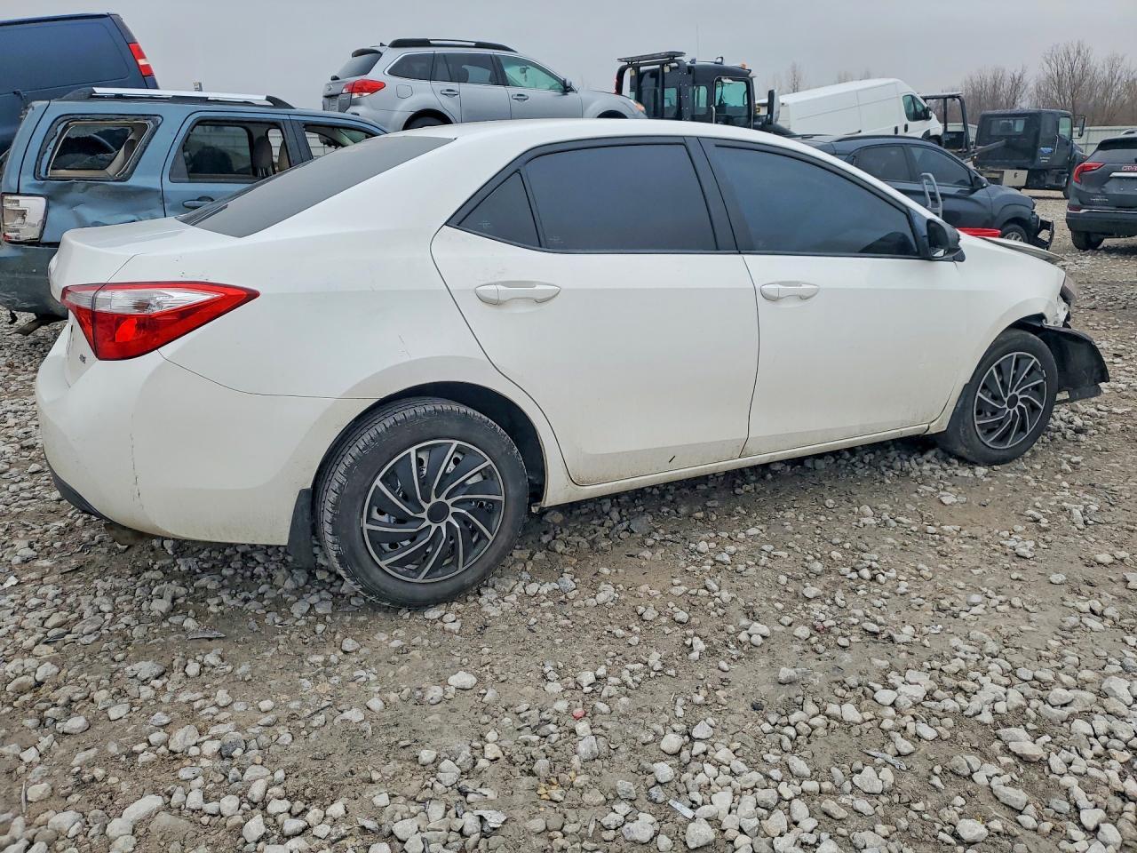2014 Toyota Corolla Le - Фото 3
