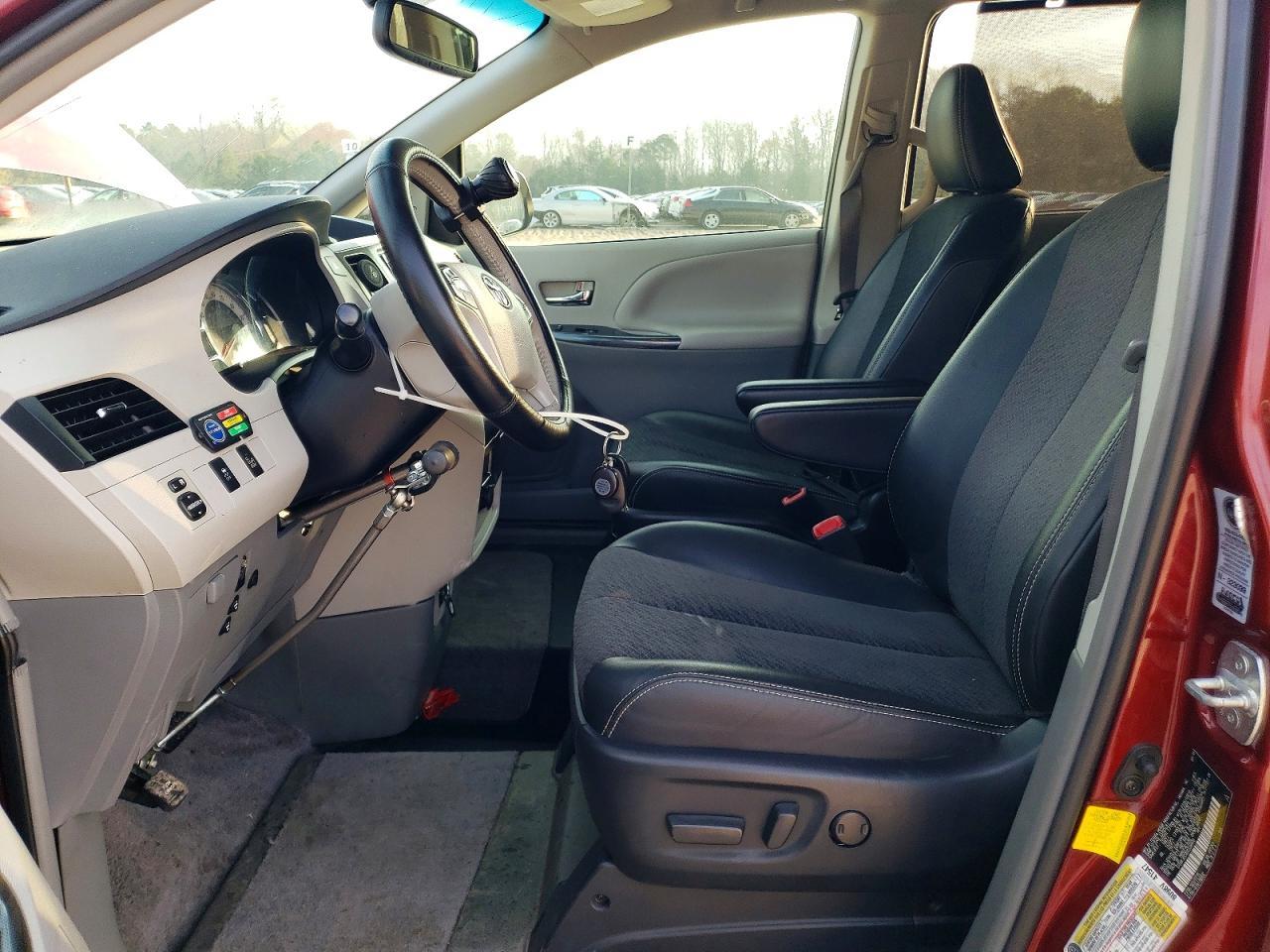 2013 Toyota Sienna Se 8-Passenger - Фото 7