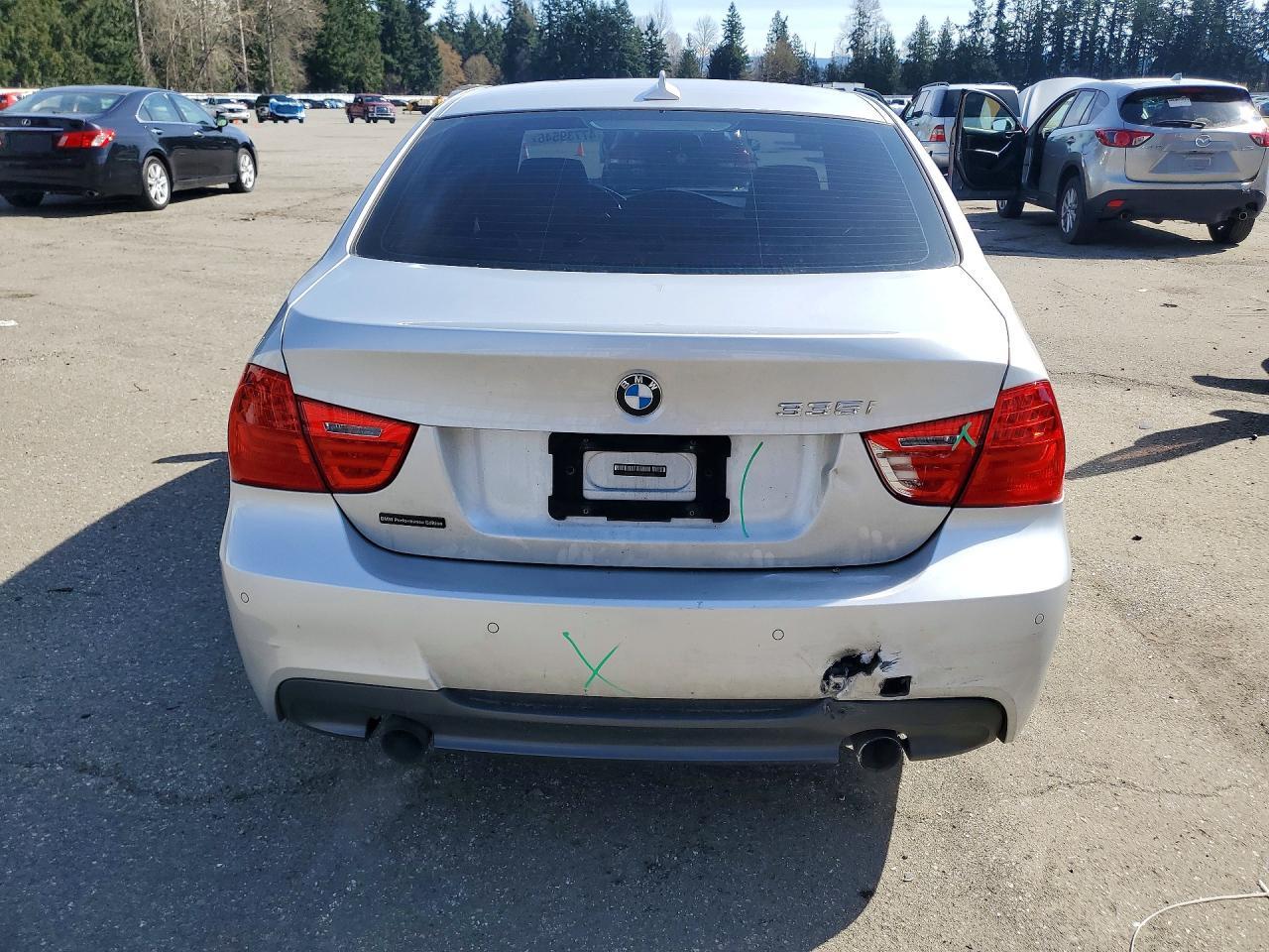 2011 BMW 335 Xi - Image 6