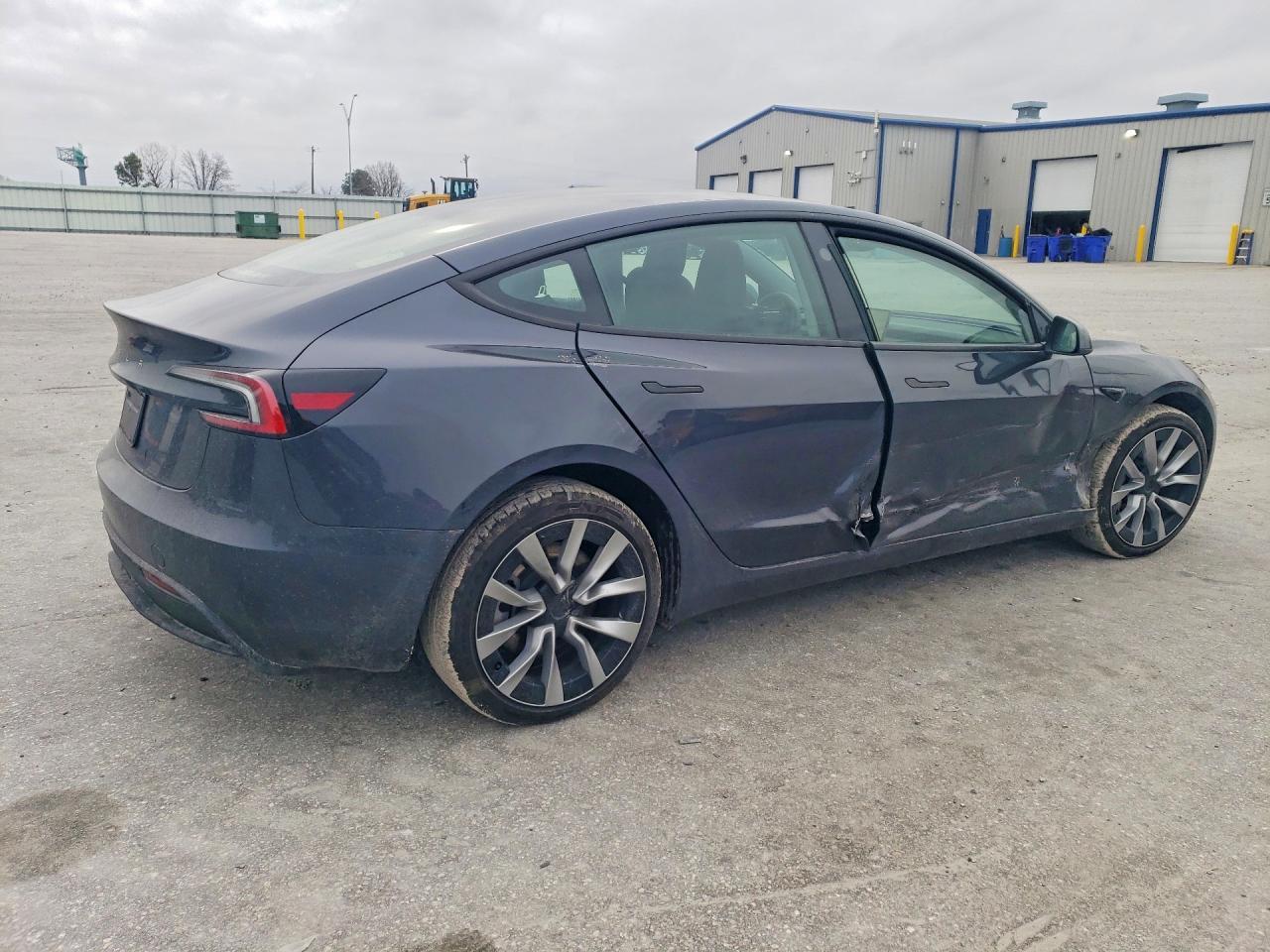 2025 Tesla Model 3 - Image 3