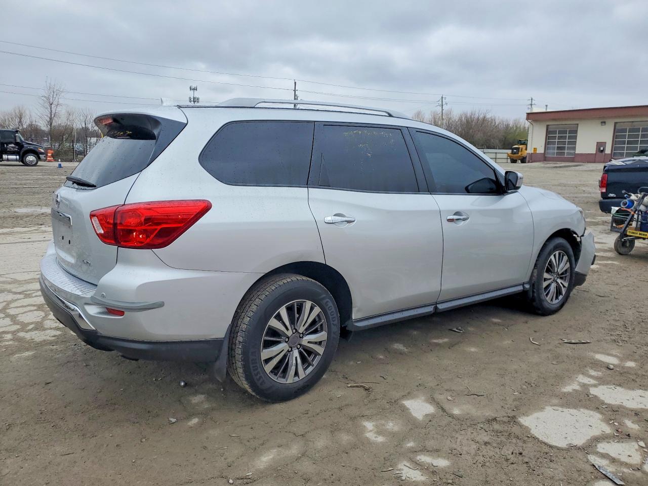 2020 Nissan Pathfinder S - Фото 3