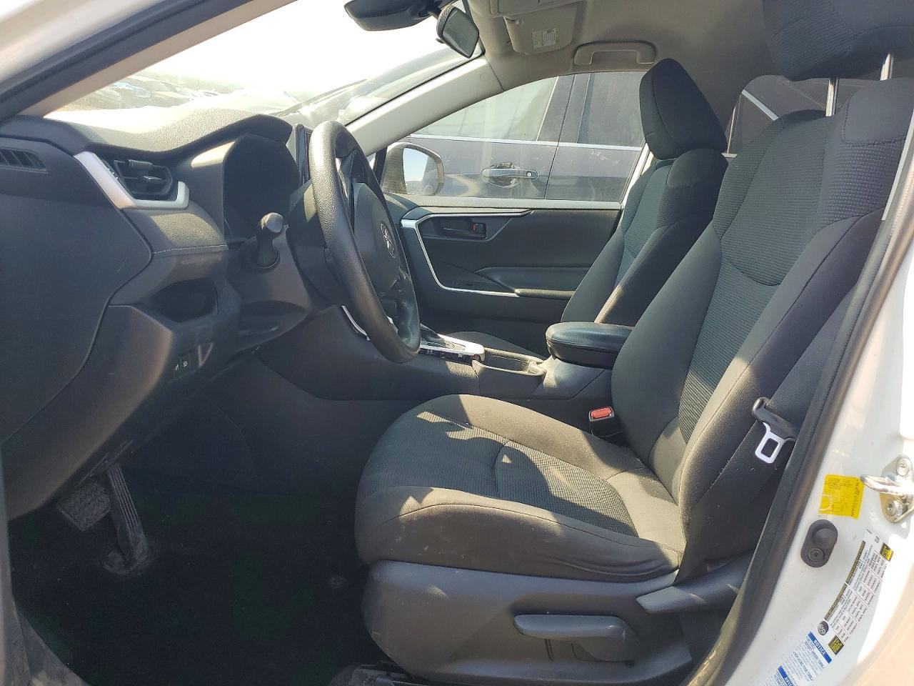 2020 Toyota Rav4 Le - Image 7