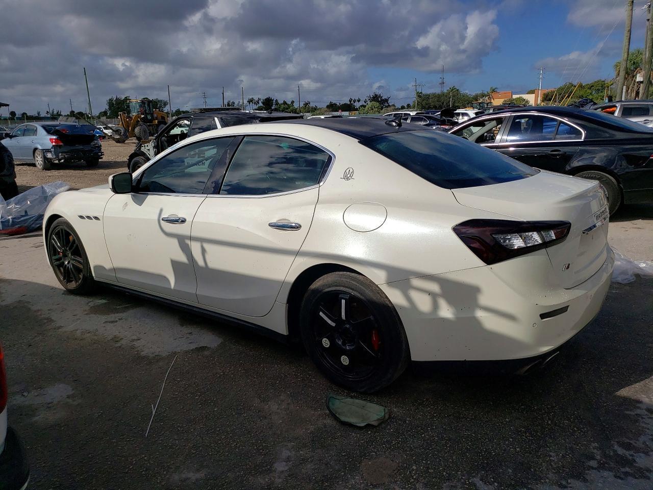 2014 Maserati Ghibli S - Image 2