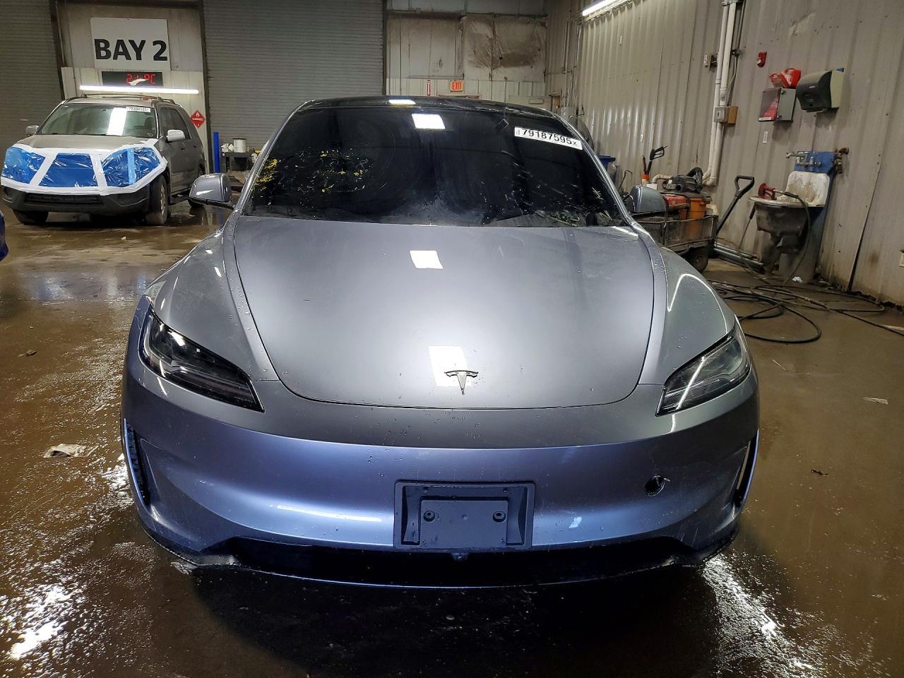 2026 Tesla Model 3 - Фото 5