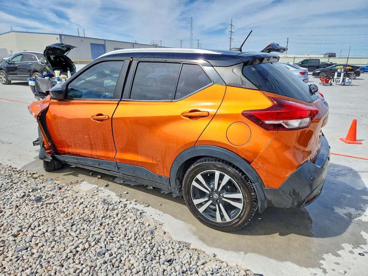 2020 Nissan Kicks Sv - Image 2