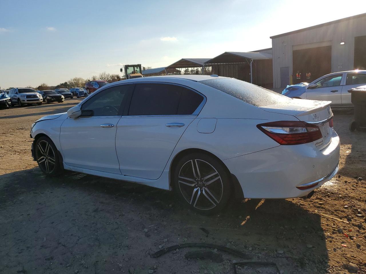 2017 Honda Accord Touring - Фото 2