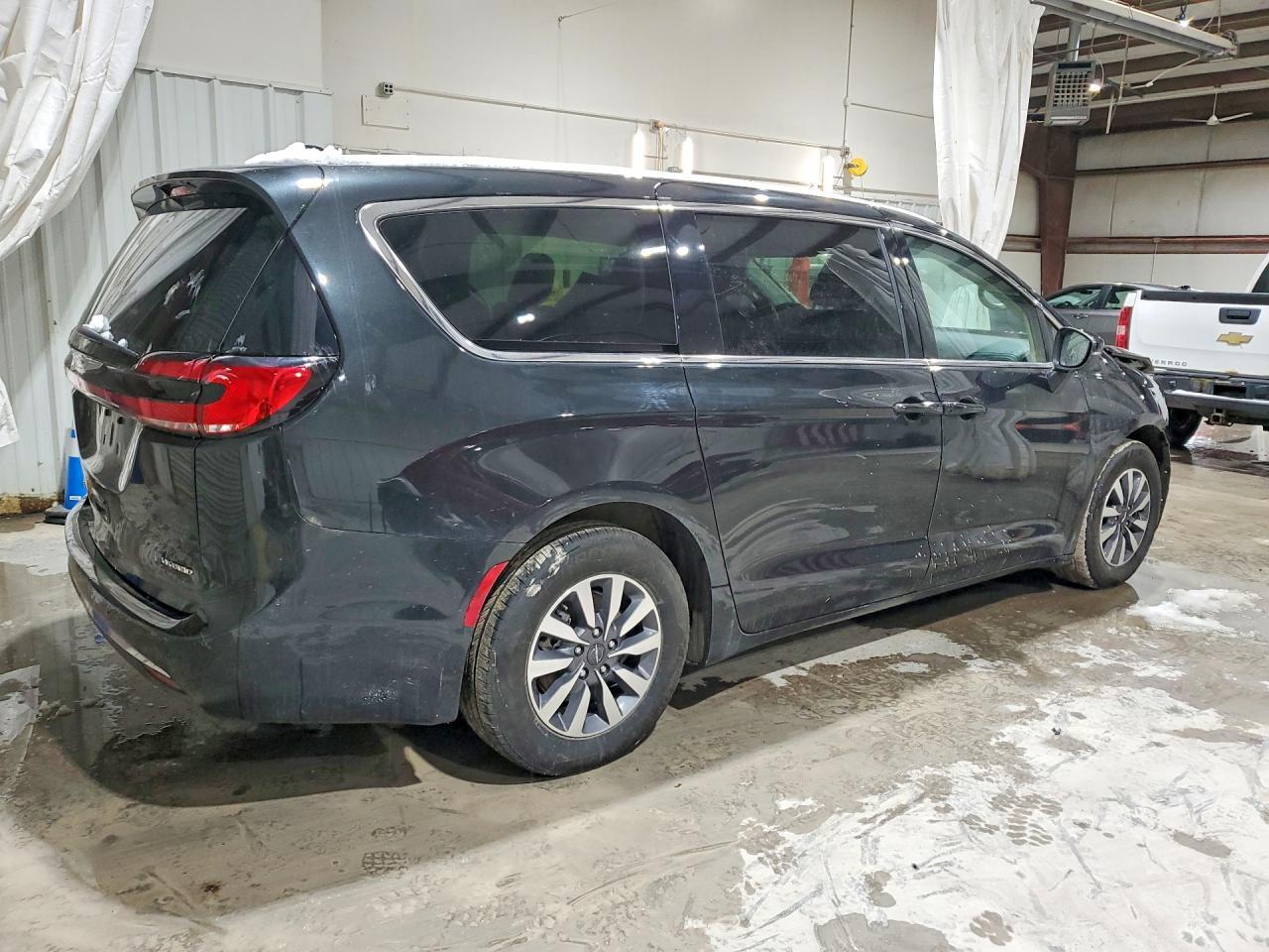 2023 Chrysler Pacifica Hybrid Touring L - Фото 3