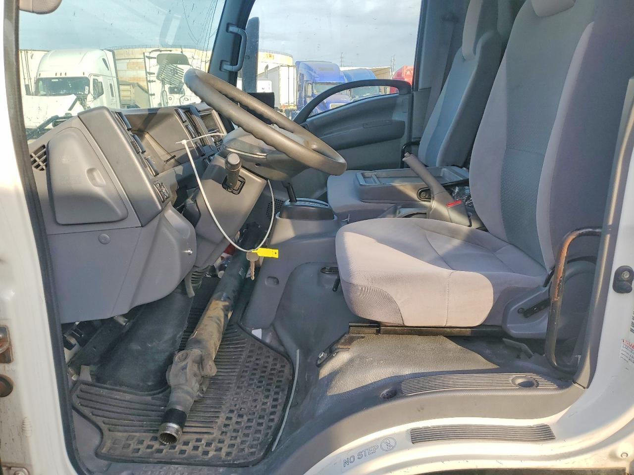 2017 Isuzu Npr Hd Delivery Truck - Фото 7