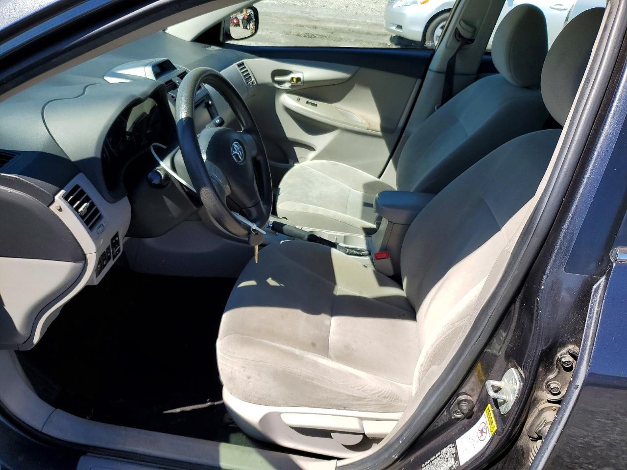 2013 Toyota Corolla Le - Image 7