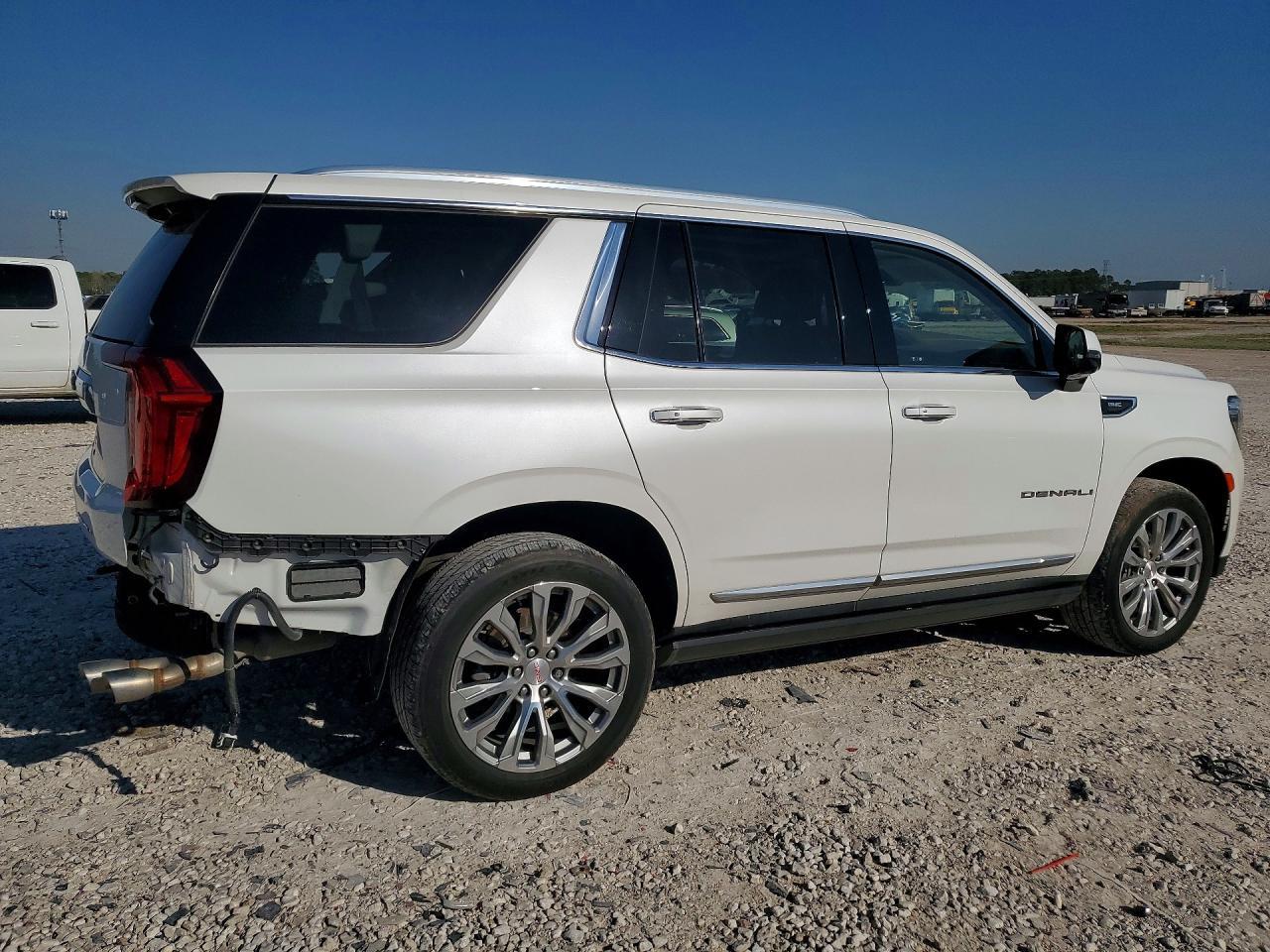 2022 GMC Yukon Denali - Фото 3