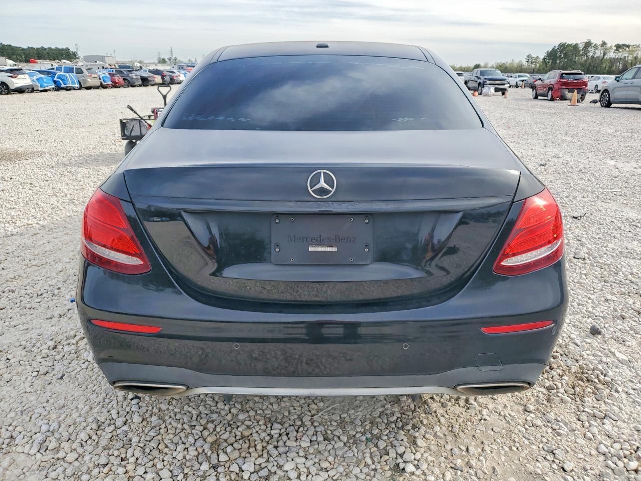 2017 Mercedes-Benz E 300 - Фото 6