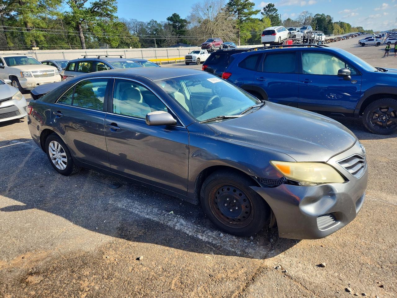 2011 Toyota Camry Le - Фото 4