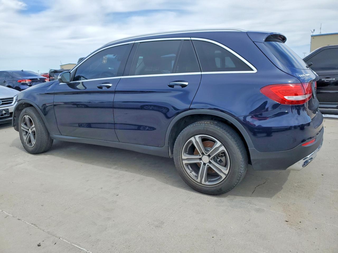 2016 Mercedes Benz Glc 300 4Matic - Image 2