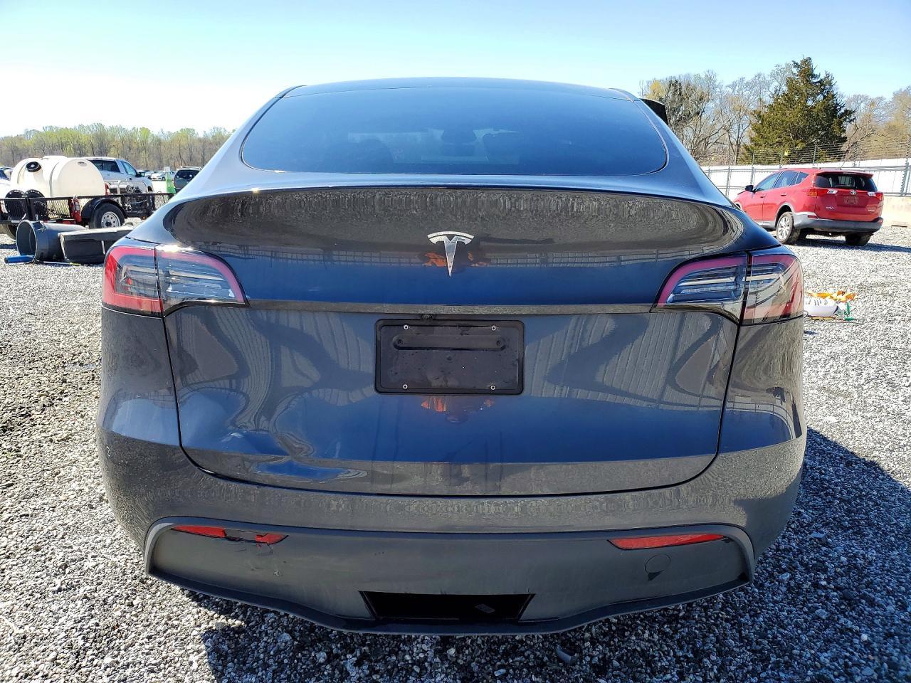 2025 Tesla Model Y - Image 6