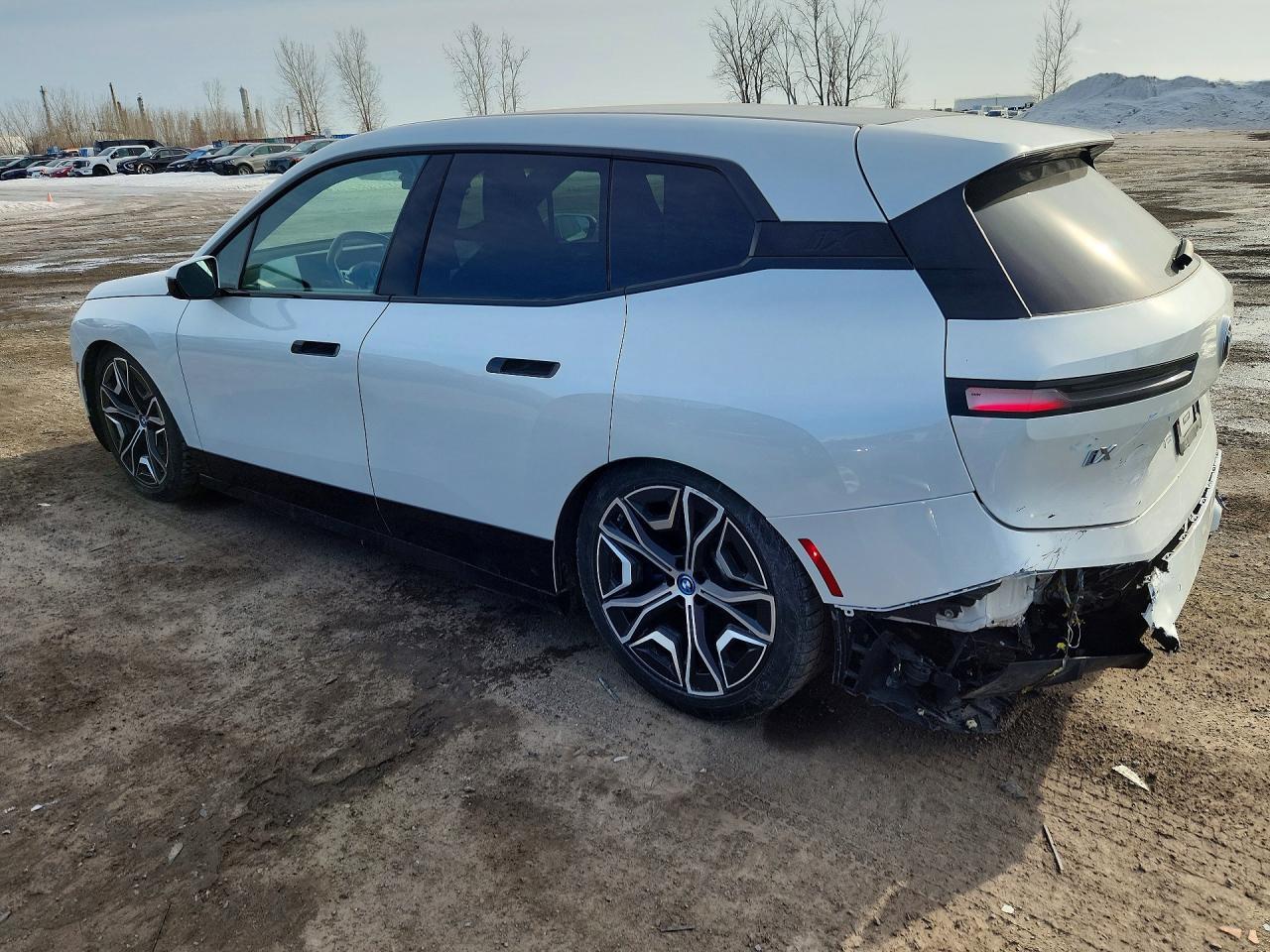 2022 BMW Ix xDrive50 - Image 2