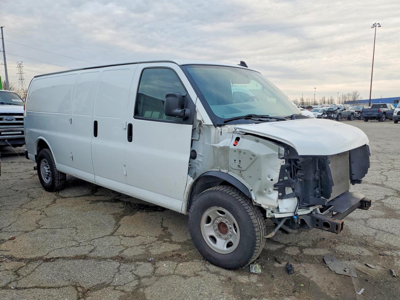 2018 Chevrolet Express G2500 Utility / Service Van - Image 4