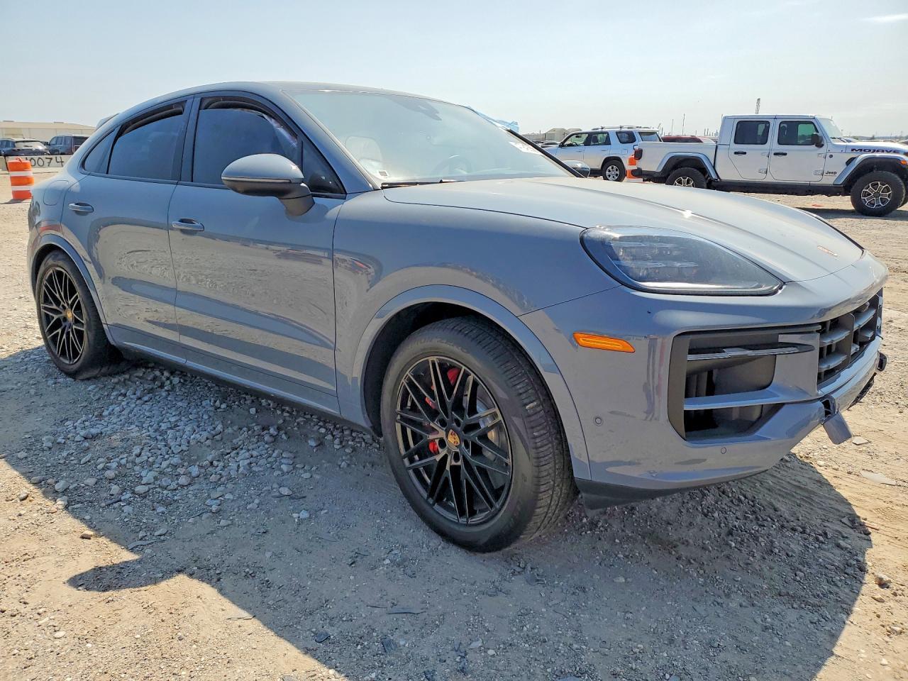 2025 Porsche Cayenne S Coupe - Image 4