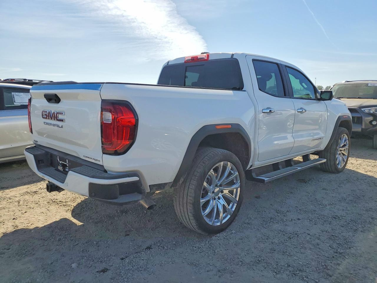 2025 GMC Canyon Denali - Image 3