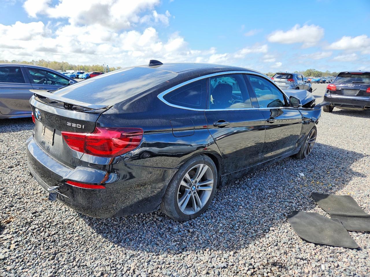 2018 BMW 330 Xigt - Image 3