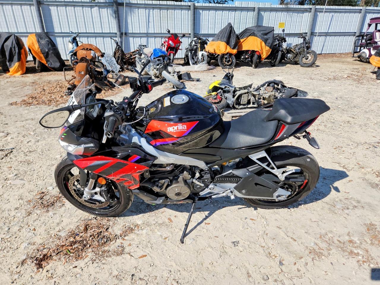 2023 Aprilia Tuono 660 Factory - Фото 3