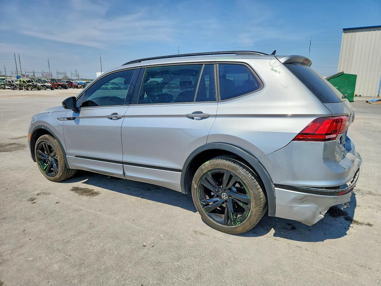 2023 Volkswagen Tiguan Se R-Line Black - Image 2