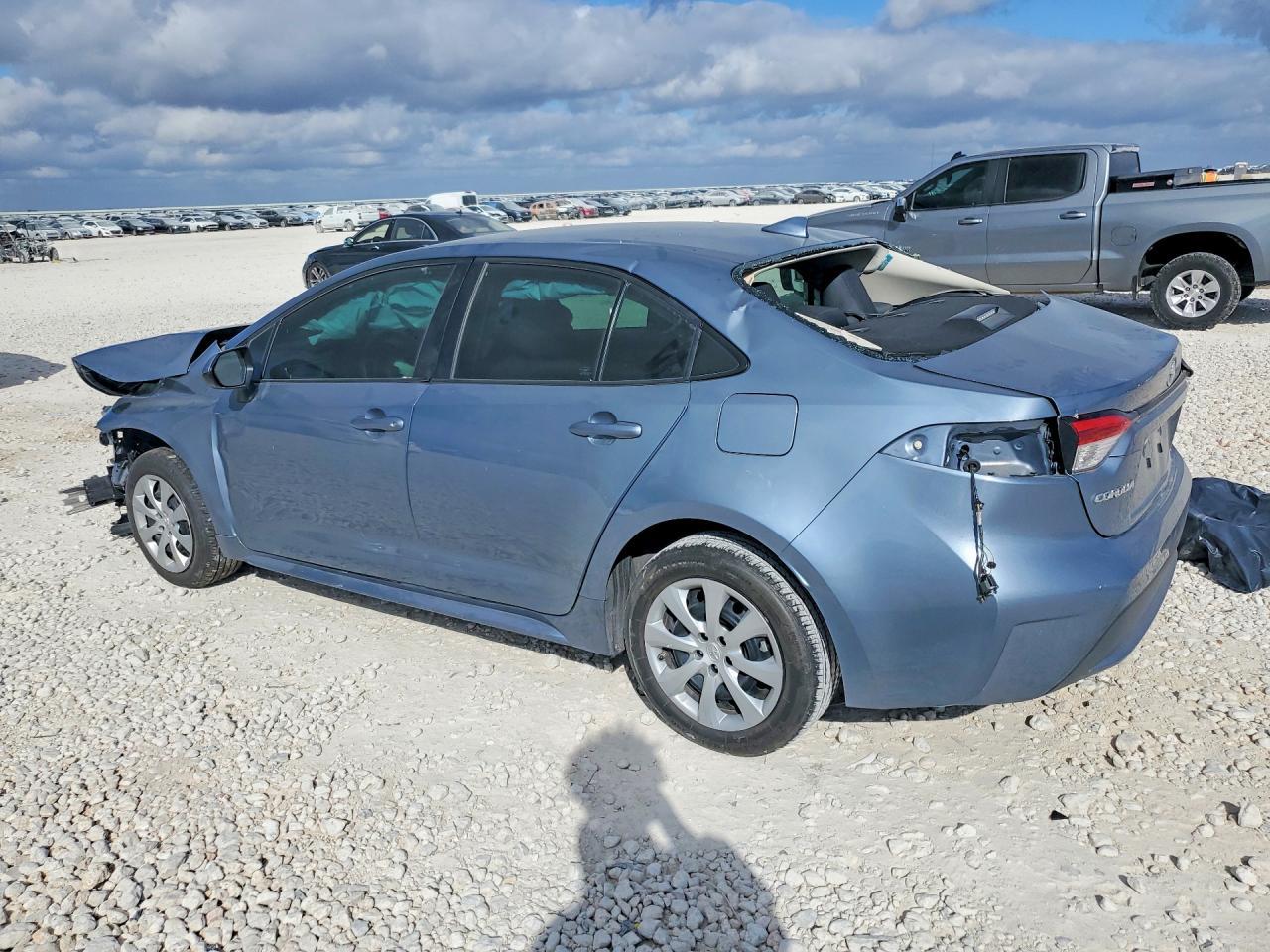 2022 Toyota Corolla Le - Фото 2